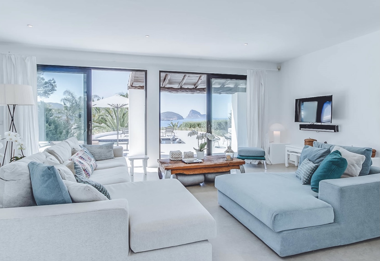 Resa Estates Ibiza can Viv tourist license sale koop living room.jpg